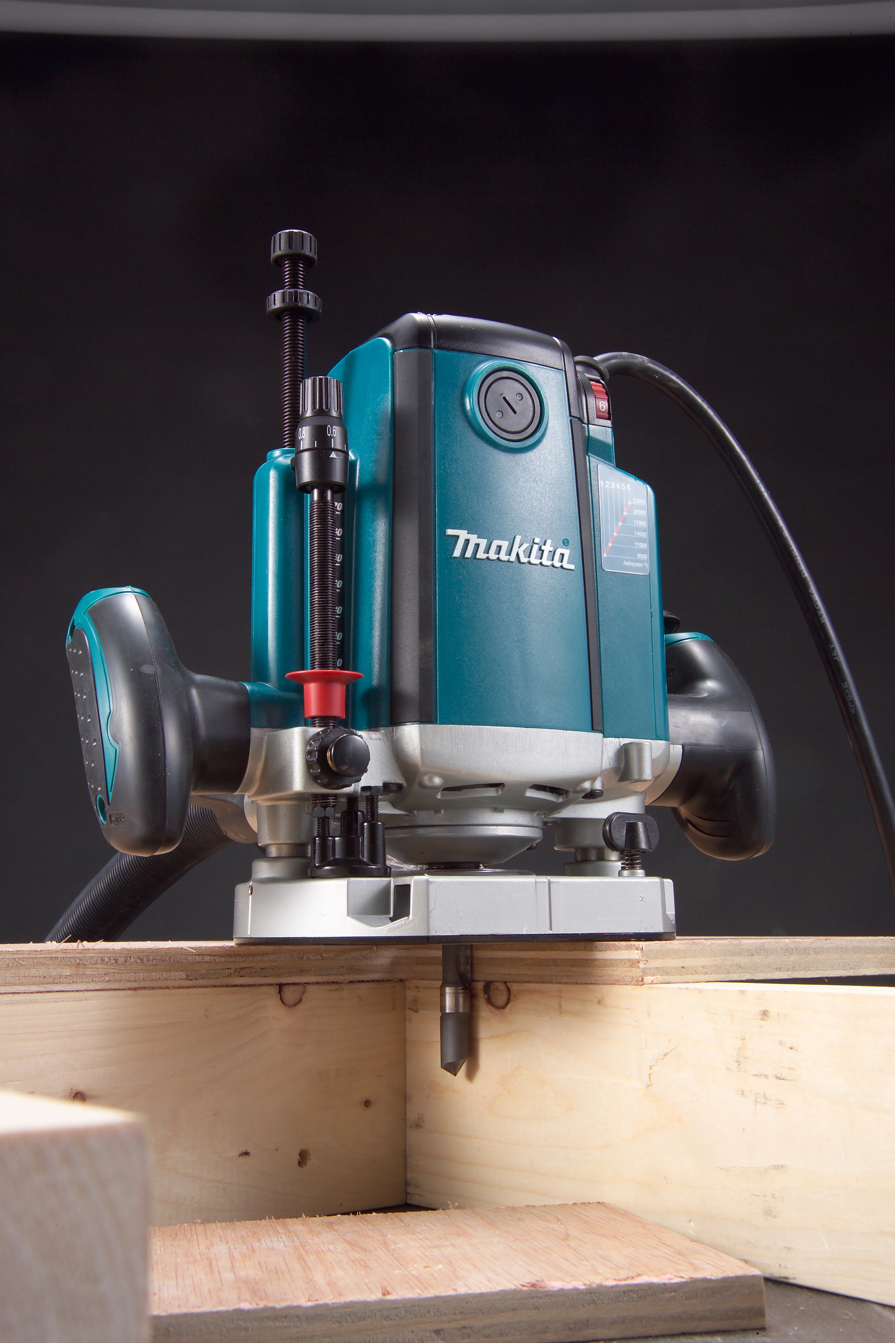 Makita heavy duty router hot sale